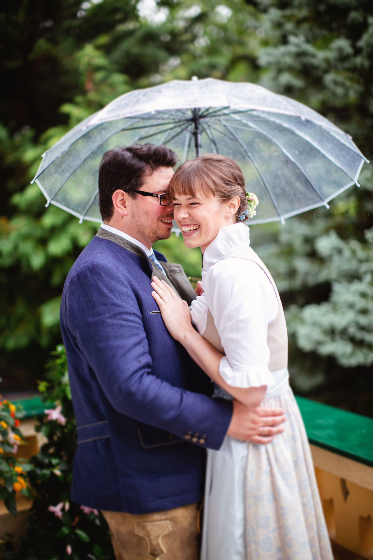 brautpaarfotos_regen_neustift_am_walde_doebling_wien_tracht_fuhrgassl_huber01