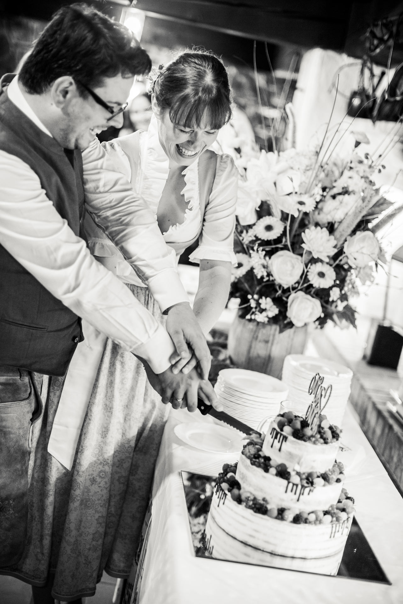 reportage_hochzeit_neustift_am_walde_doebling_wien_tracht_fuhrgassl_huber02